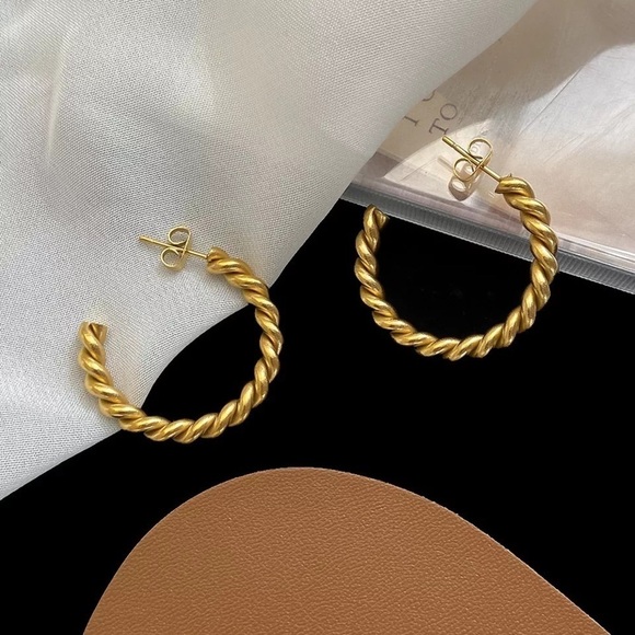 18K Gold Plated Twist Texture Hoop Earrings - Picture 5 of 8